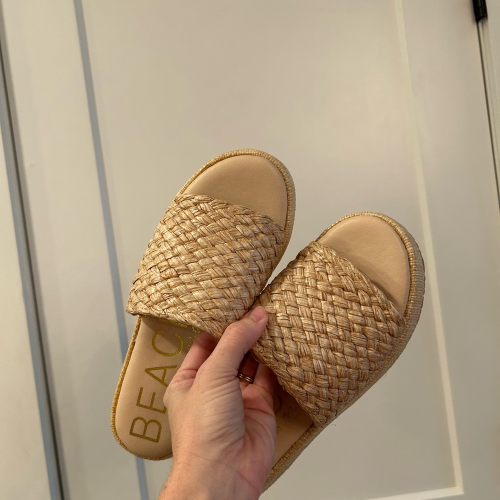 NWOT Matisse Tan Woven Sandals
